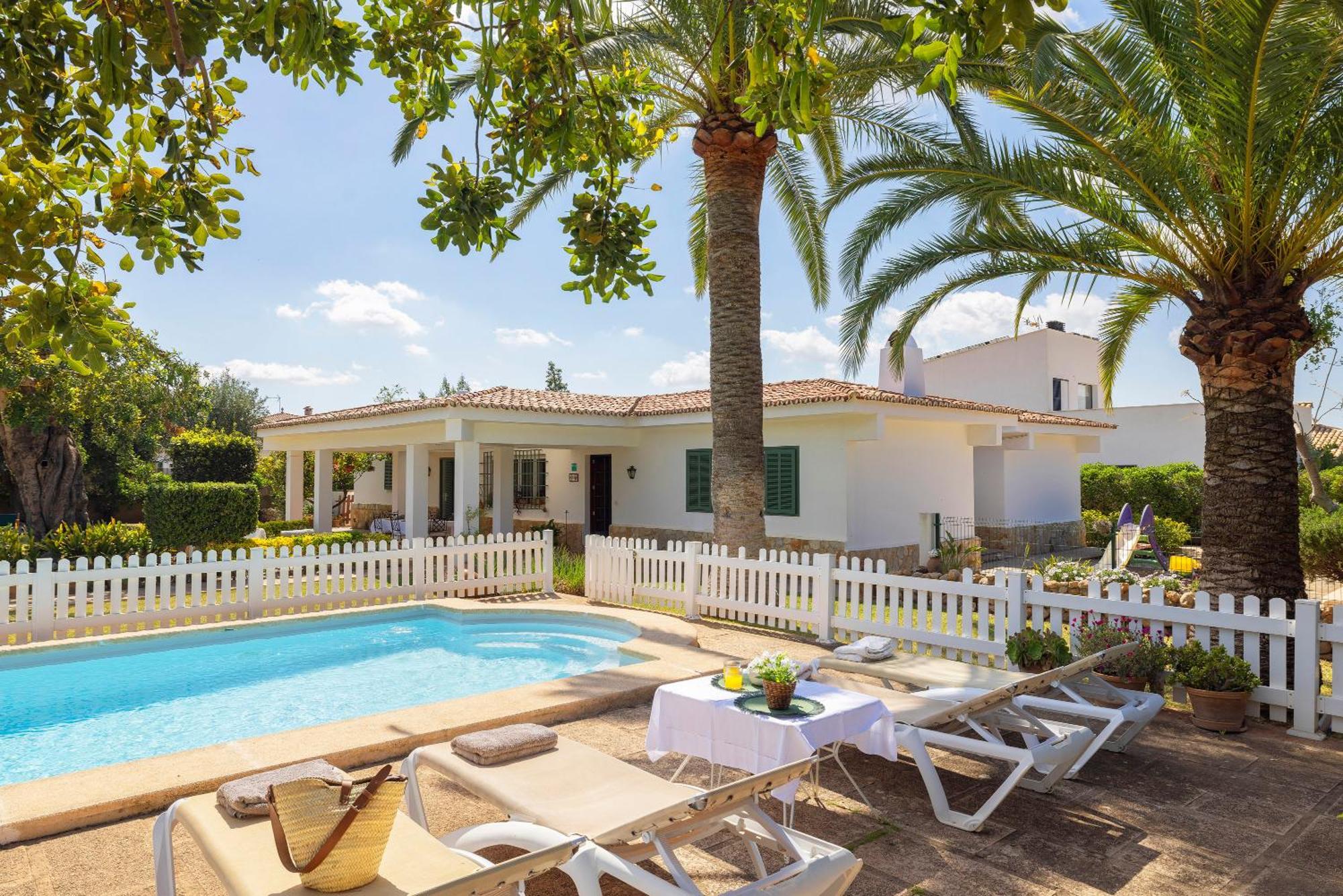 Ideal House For Two Families With Pool And Barbecue Plamanyola Екстериор снимка