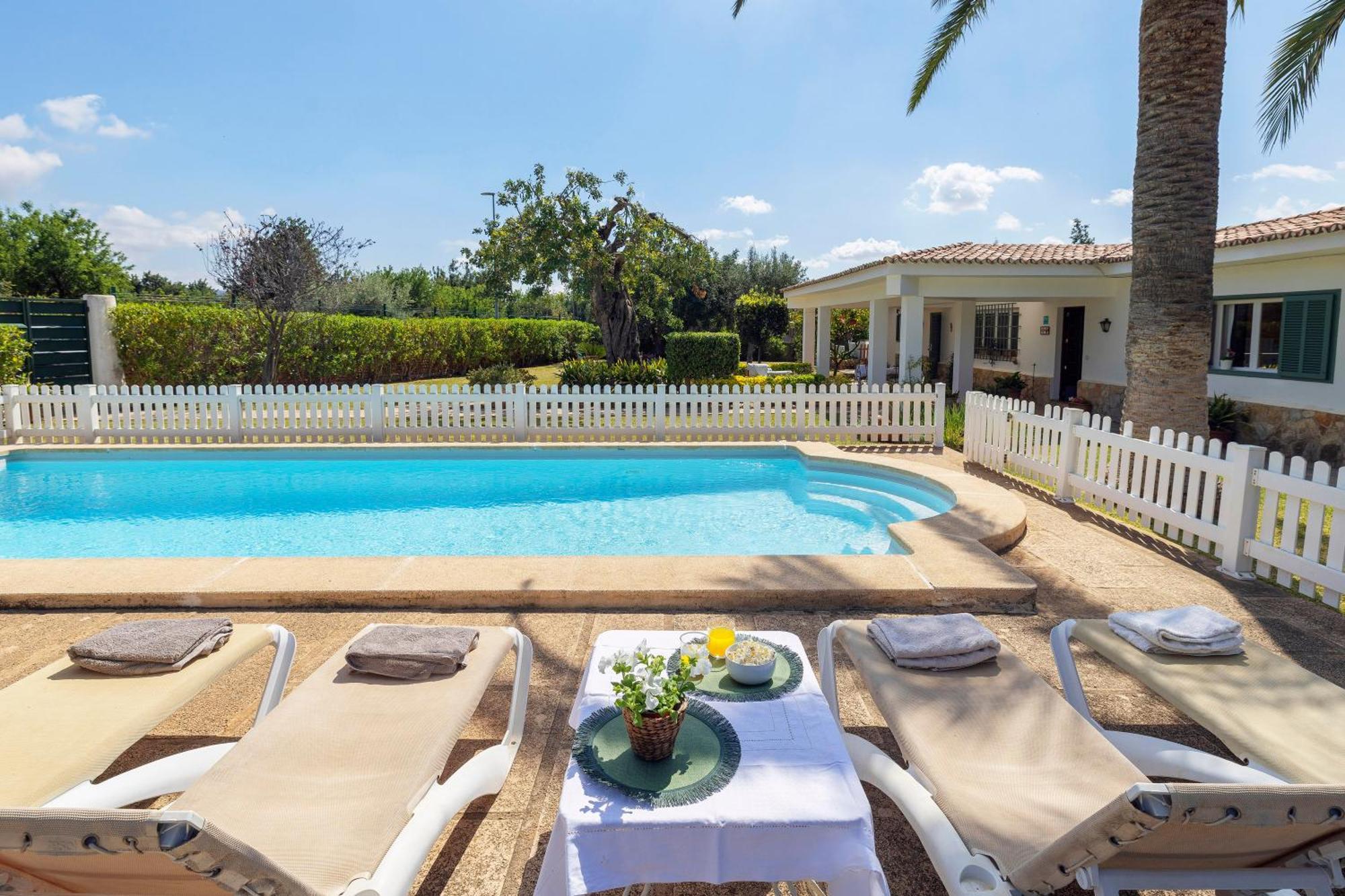 Ideal House For Two Families With Pool And Barbecue Plamanyola Екстериор снимка