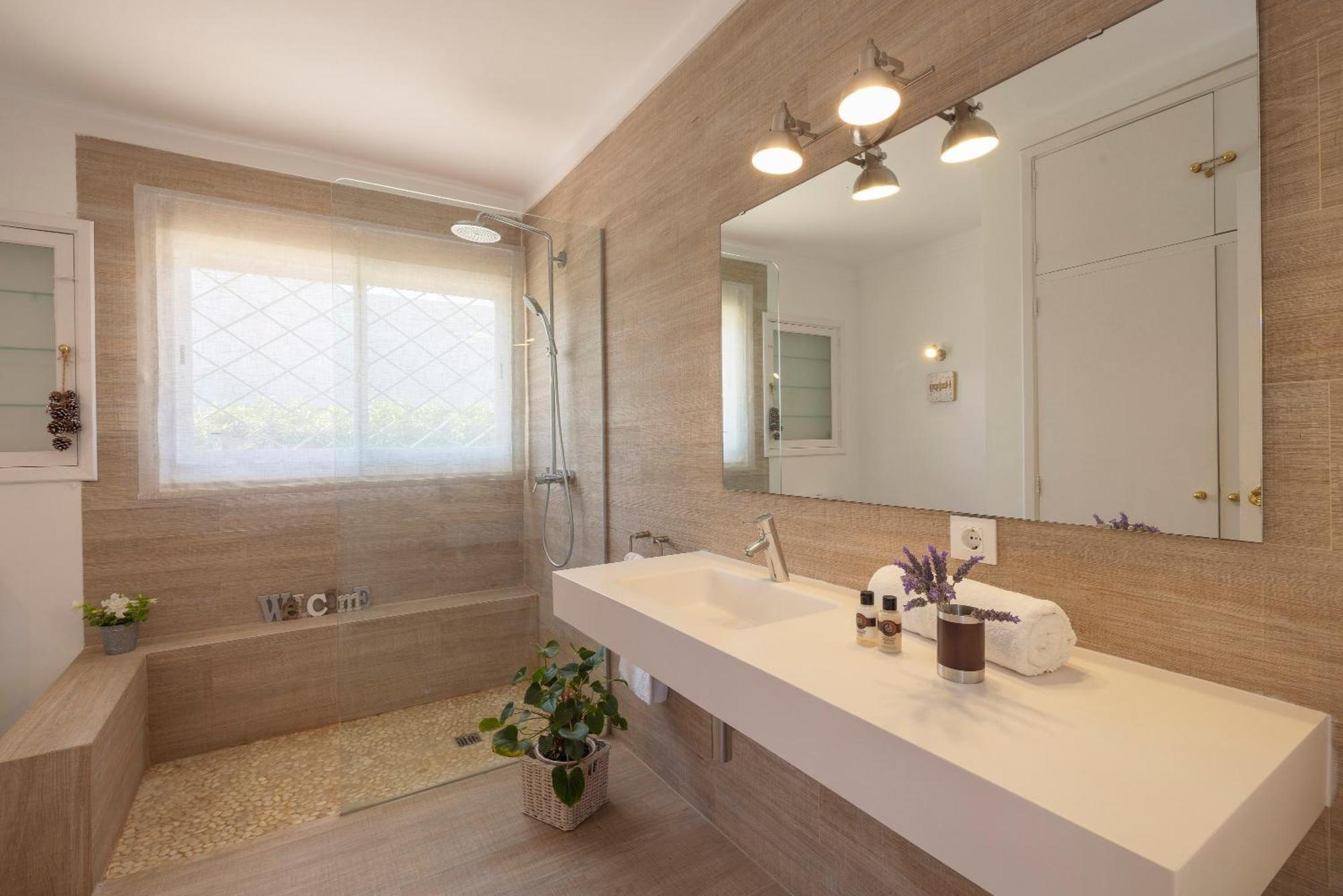 Ideal House For Two Families With Pool And Barbecue Plamanyola Екстериор снимка