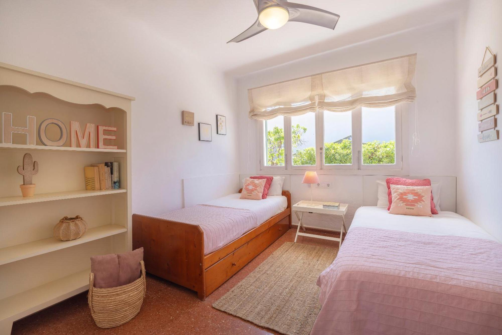 Ideal House For Two Families With Pool And Barbecue Plamanyola Екстериор снимка
